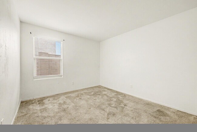 Building Photo - 12586 W Myrtle Ave