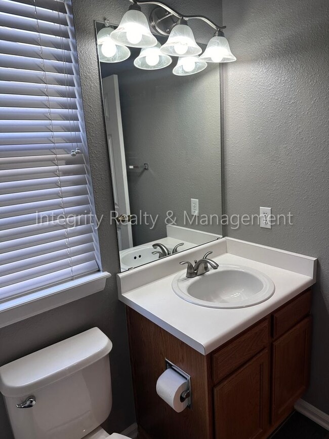Building Photo - 1041 W Laurenwood Ln
