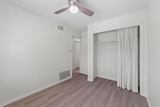 Building Photo - 1610 Waterston Ave
