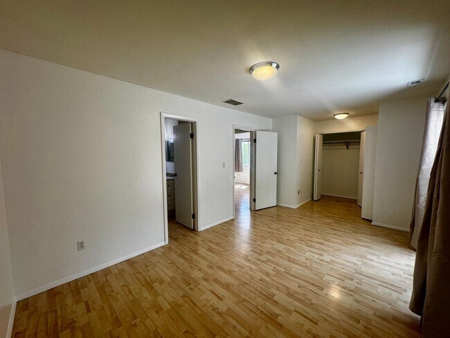 Building Photo - 603 Manitou Blvd