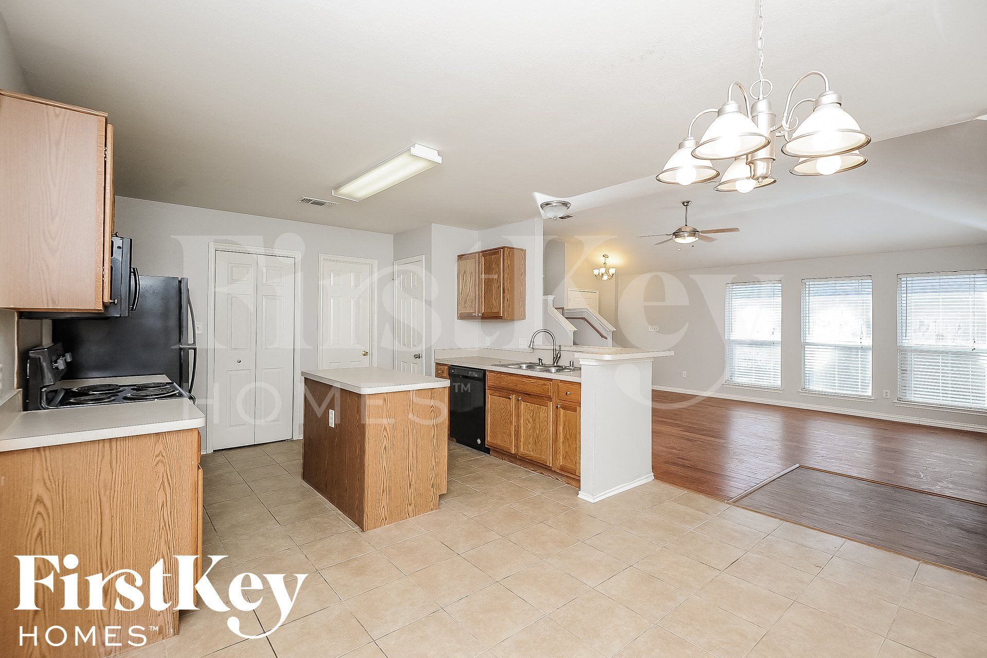 Building Photo - 729 Pace Dr