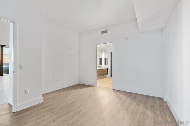 Building Photo - 1440 Columbia St