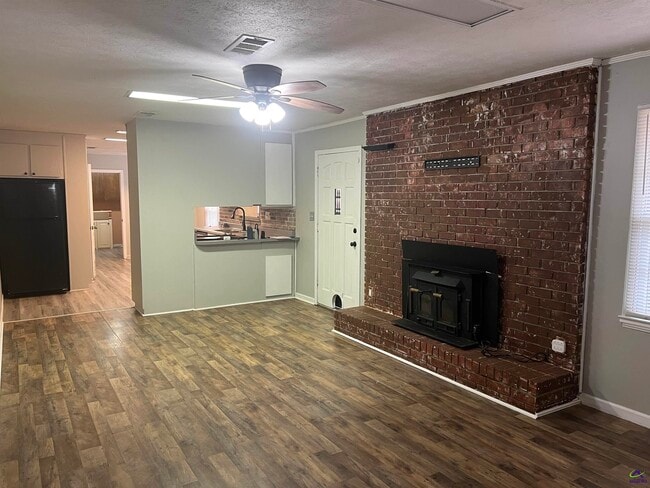 Building Photo - 409 Forest Lake Dr