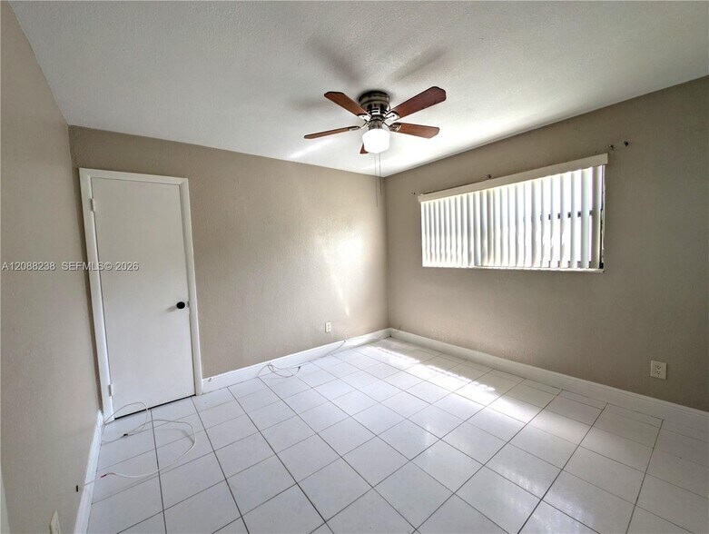 Building Photo - 2912 Sunshine Blvd