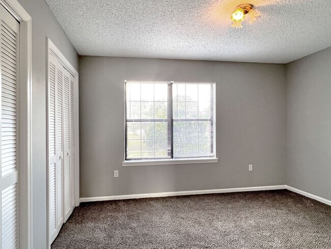 Building Photo - Two-Bedroom End Unit Townhome
