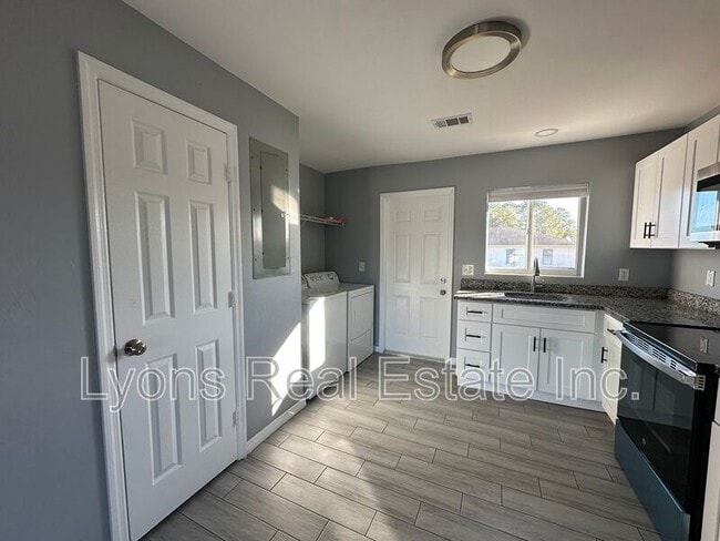 Building Photo - 139 Gordon Ave S