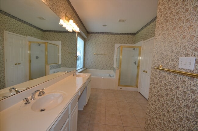 Building Photo - 15307 Amesbury Ln