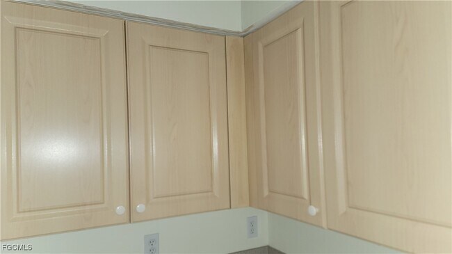 Building Photo - 950 Hancock Creek S Blvd