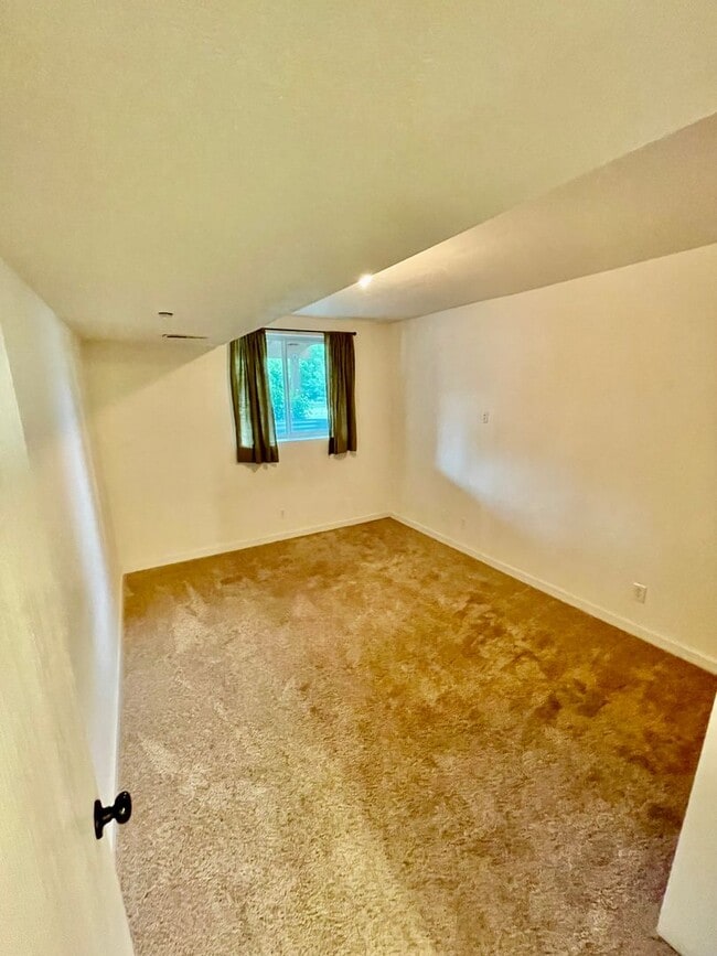 Building Photo - Beautifully Renovated 4-Bedroom Home Near West Blvd