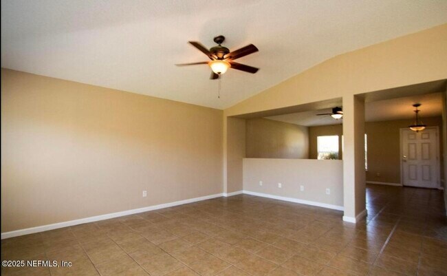 Building Photo - 4545 Golf Ridge Dr