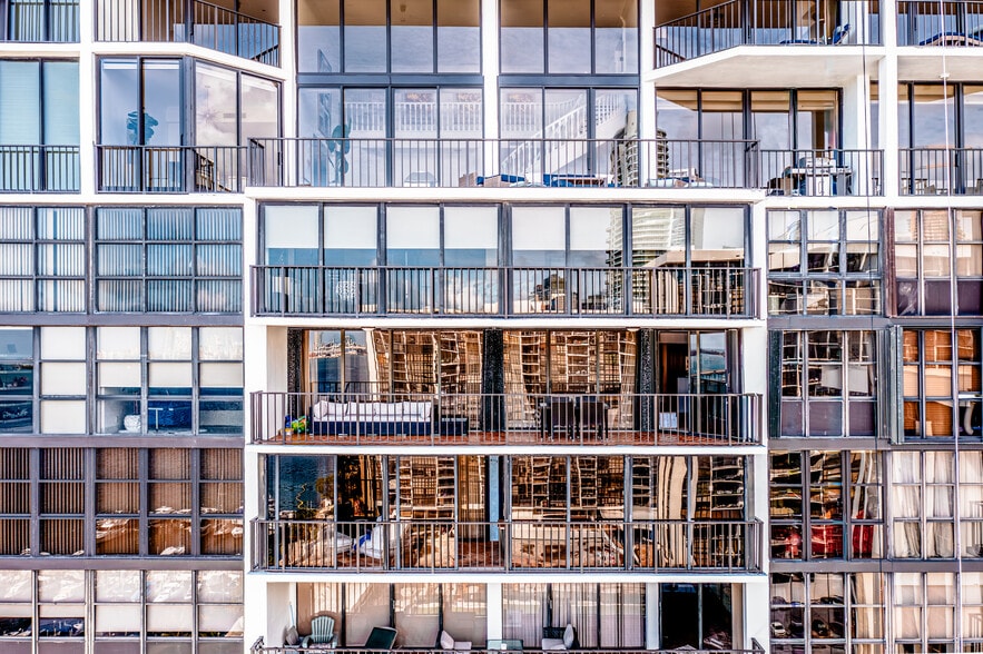 Building Photo - 1925 Brickell Ave