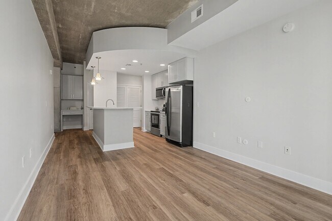 Building Photo - 415 Church St