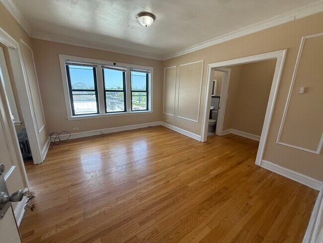 Building Photo - 2801 N Keating Ave