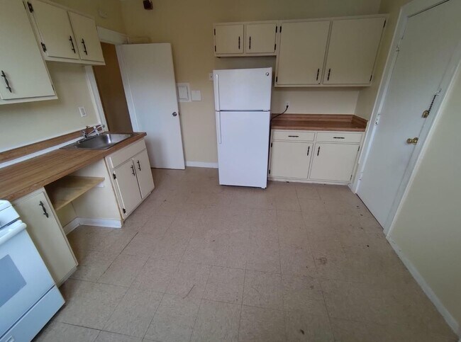 Building Photo - 36 Derby Ave