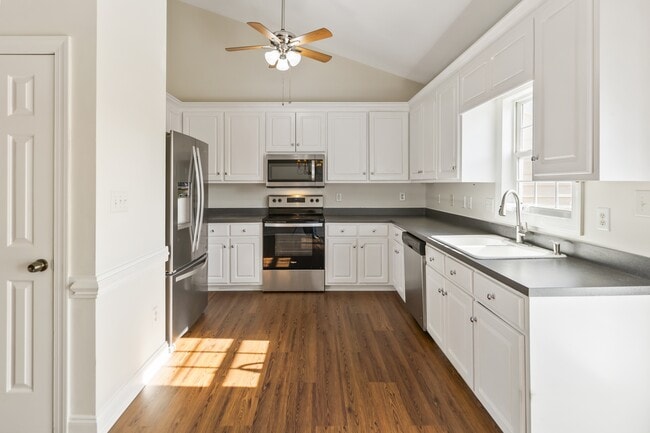 Building Photo - 726 Addington Dr