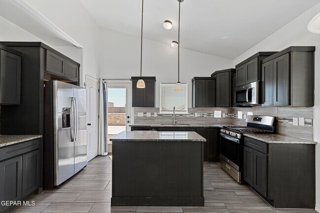 Building Photo - 223 Rutland Pl