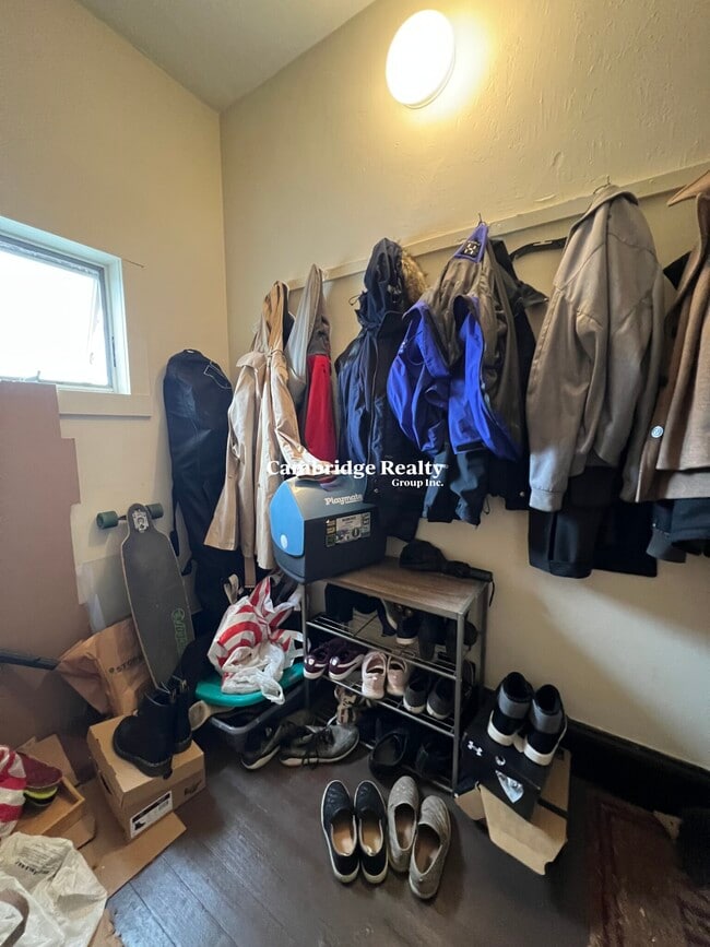 Building Photo - 204 Fellsway W