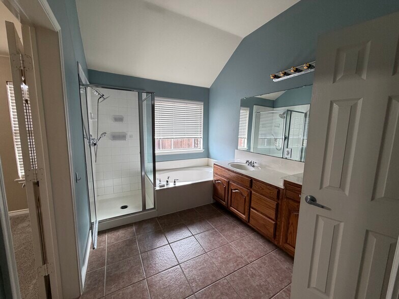 Building Photo - 13994 Fall Harvest Dr