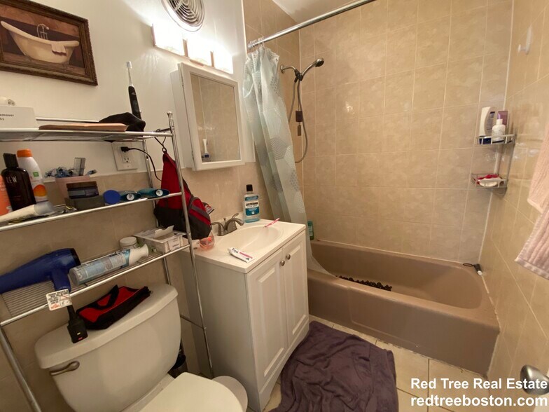 Building Photo - 2 Larose Pl
