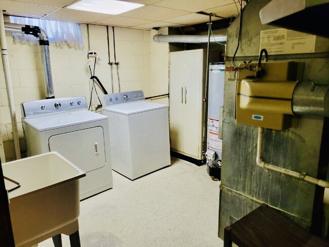 Building Photo - Charming 3-Bed Home with Finished Basement on Hickory Street!