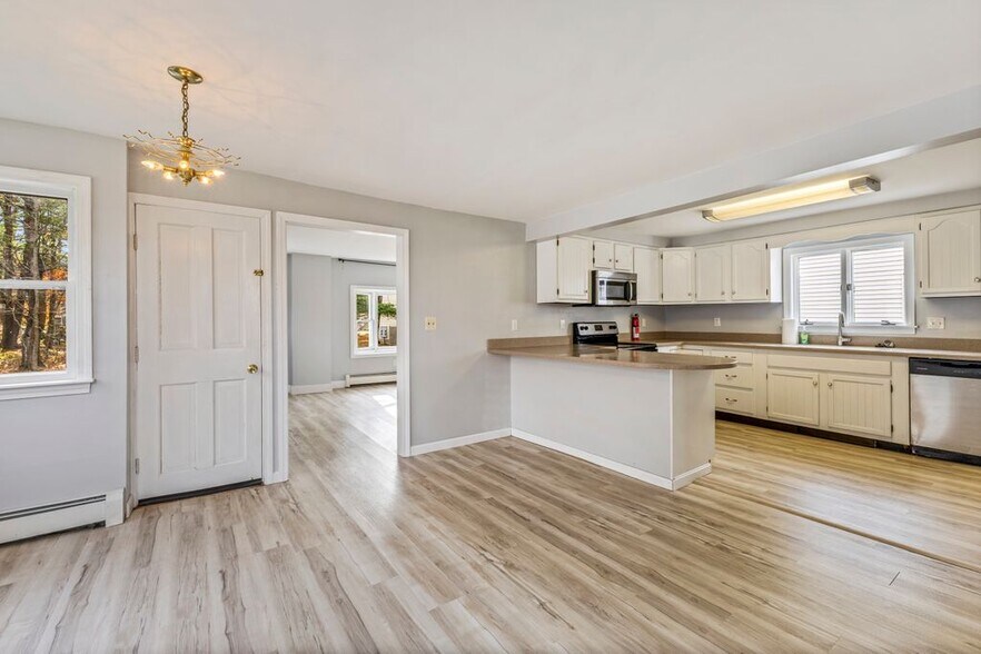 Building Photo - 83 Richardson St