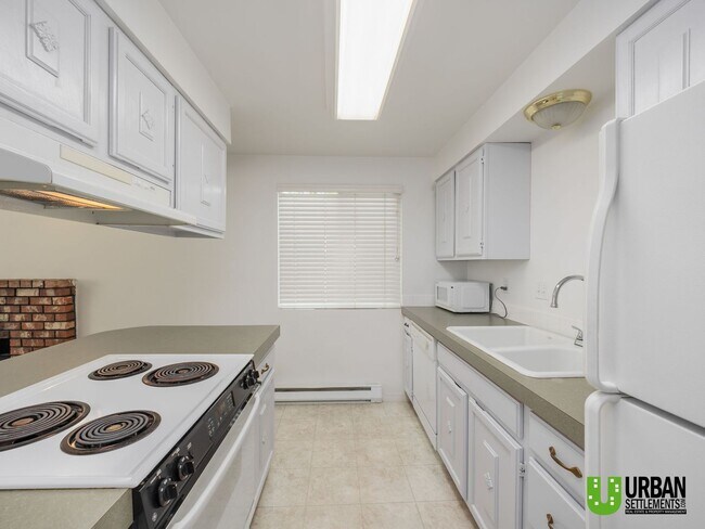 Building Photo - Top-Level 2 Bed / 1 Bath Condo with Garage & In-Unit Laundry – Shiloh Hills