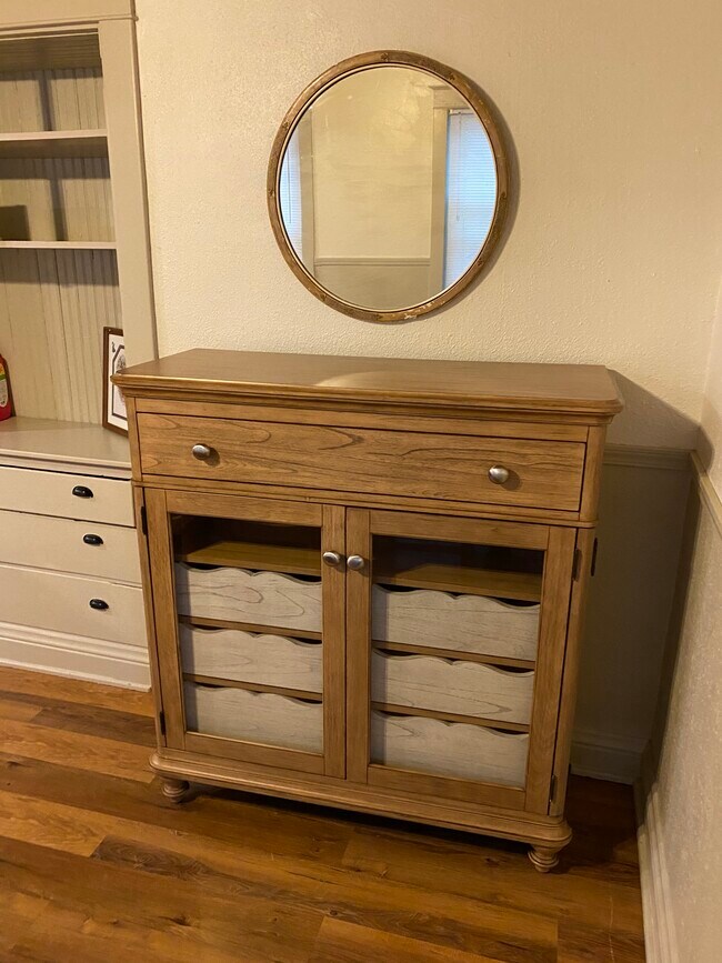 Building Photo - 33 Maple Ave