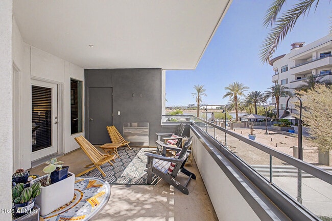 Building Photo - 945 E Playa Del Norte Dr