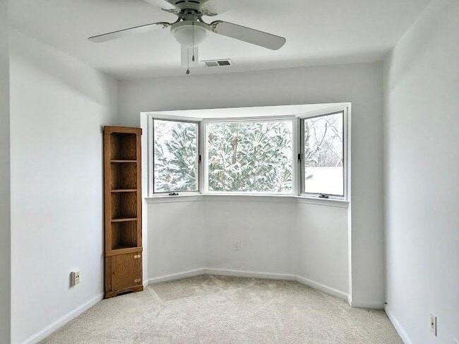 Building Photo - 253 Pinewood Cir