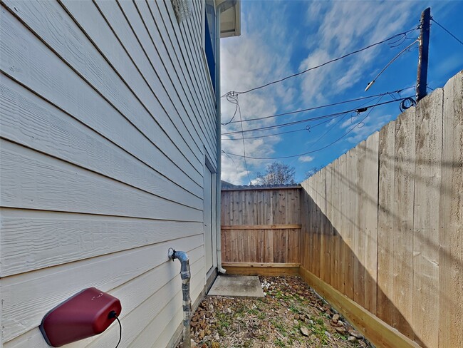 Building Photo - 3412 Honsinger St