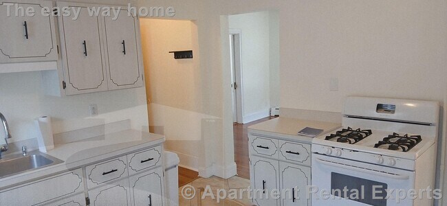 Building Photo - 300 Park Ave