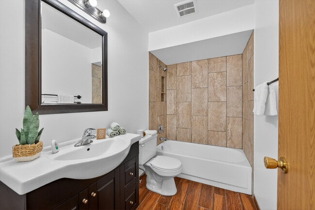 Building Photo - 1142 Ohio Ct