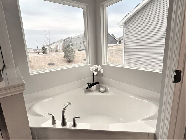 Building Photo - 108 Wholesome Wy