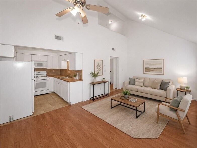 Building Photo - 6447 River Park Dr
