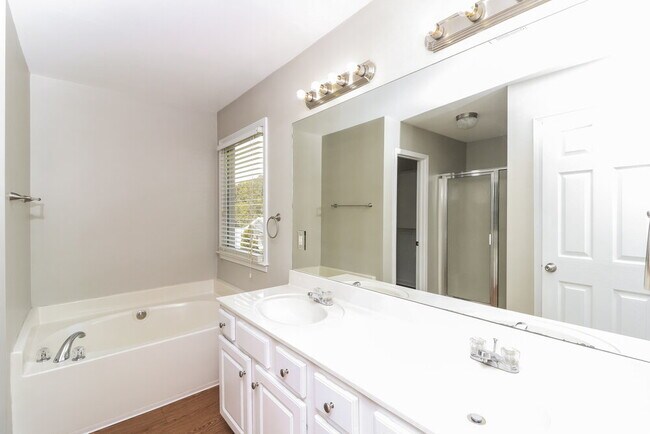 Building Photo - 503 Millside Tr