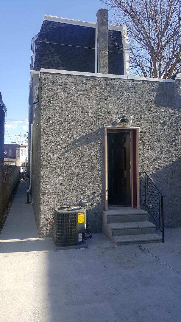 Building Photo - 5037 Florence Ave