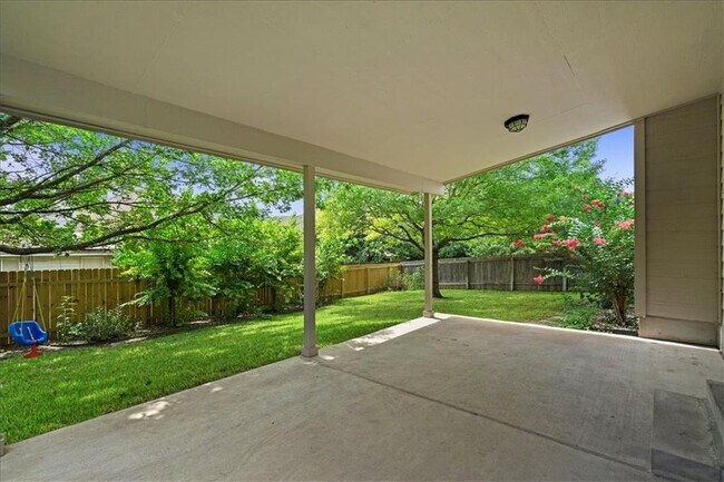 Building Photo - 2225 Speidel Dr