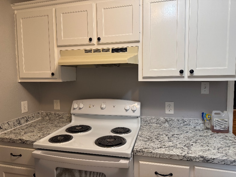Building Photo - 4513 Park Knoll Ln