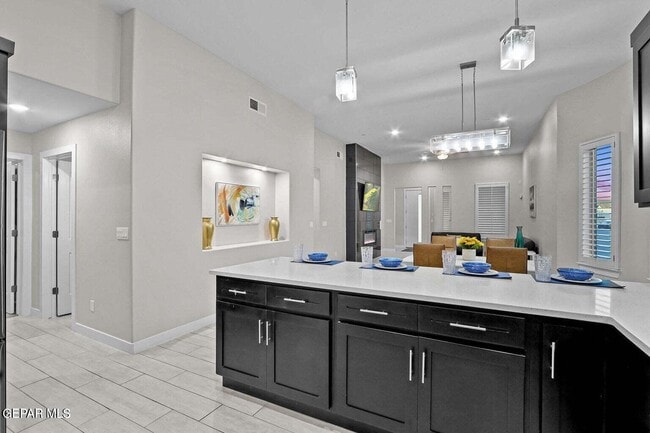 Building Photo - 2621 Maria Casas St