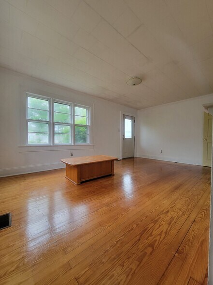 Building Photo - 206 N McCaskey Rd