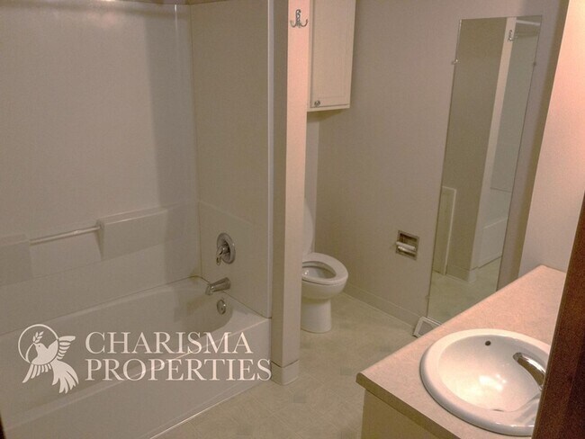 Building Photo - QUAINT THREE BEDROOM HOUSE, GREAT LOCATION WITH EVEN MORE AMENITIES!!!