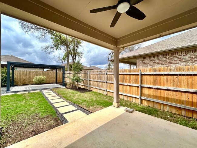 Building Photo - Beautiful 4/BR 2/BA Contemporary Home with Patio, Garage & Laundry Room