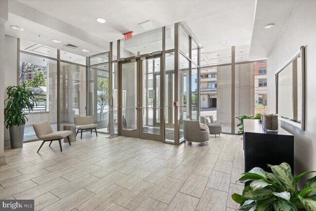Building Photo - 3600 S Glebe Rd