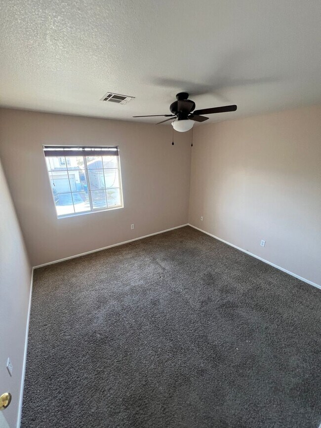 Building Photo - 3 Bed, 2.5 Bath home with Solar Panels!