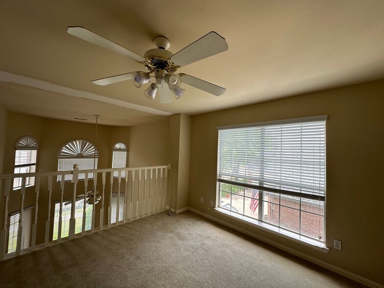 Building Photo - 3147 Waterside Dr