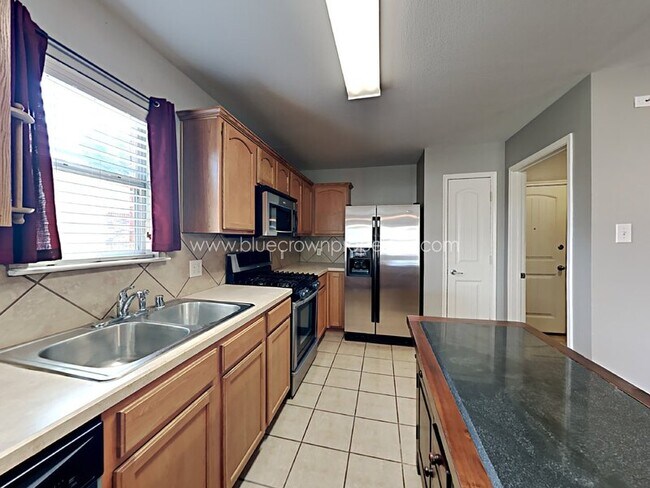 Building Photo - 9804 Southgate Dr
