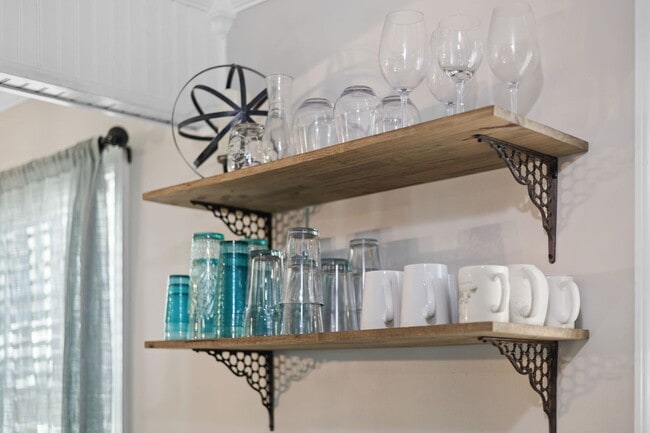 Building Photo - SNOWBIRD RENTAL- 4 blocks 2 Sea & Fire Pit