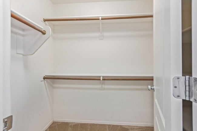 Building Photo - Welcome Home 3B/2BA in Lyons Gate!