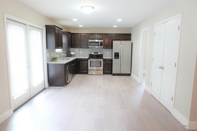 Building Photo - 1002 Whirlaway Cir