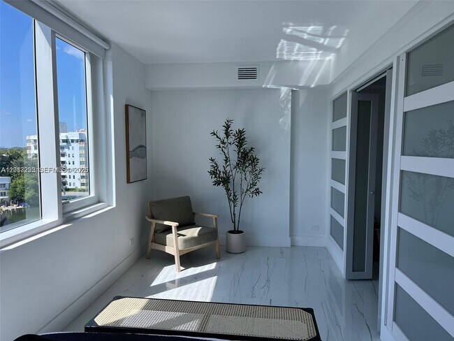 Building Photo - 2301 Collins Ave